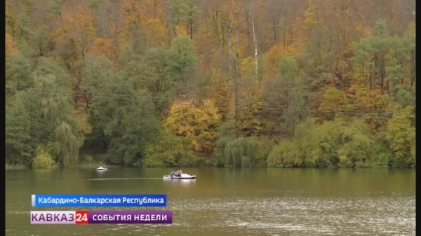 Голубые озера восхищают туристов и вдохновляют художников