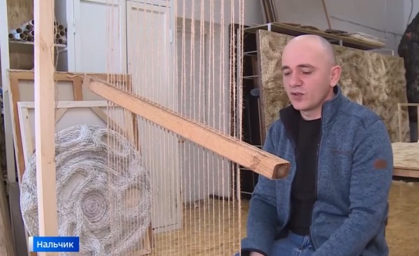 Житель Нальчика возродил древнее искусство плетения адыгских циновок