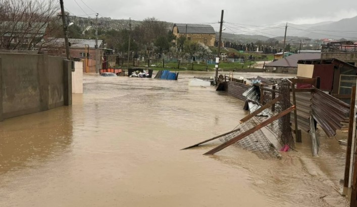 Рушатся мосты, уходят под воду дома: Дагестан переживает сильнейшее наводнение Рушатся мосты, уходят под воду дома: Дагестан переживает сильнейшее наводнение