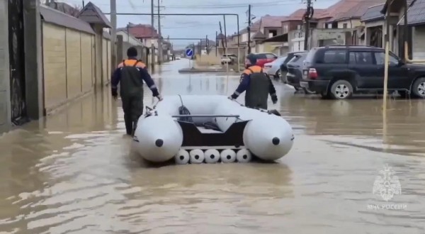 Глава МЧС РФ возглавил комиссию по ликвидации последствий паводков в Дагестане