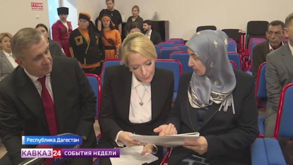 Яна Лантратова посетила центр “Жизнь без слёз" в Махачкале